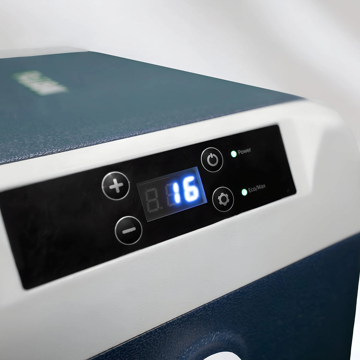 Portable Fridge Freezer FR19 i showing LED digital display