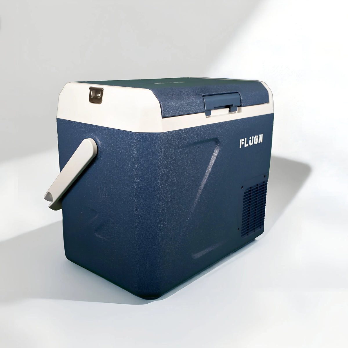 Portable fridge freezer cooler FR19 i to keep your drinks cold and food fresh